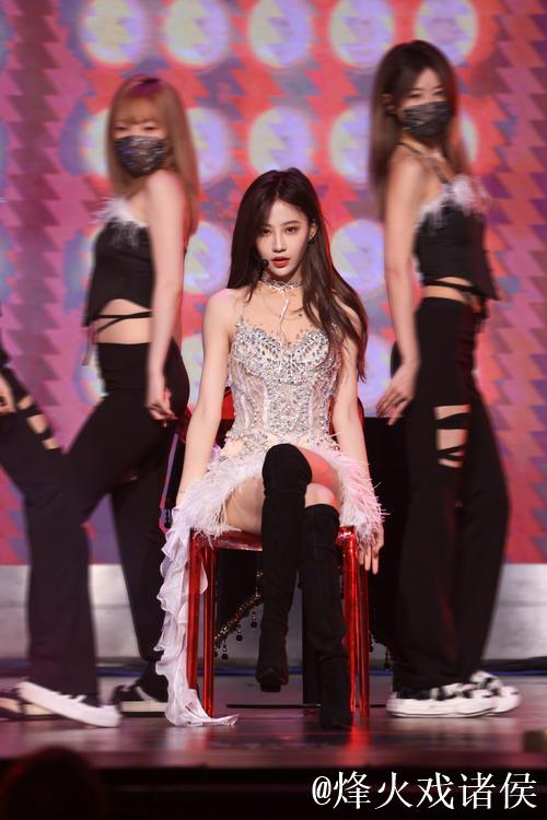 19岁新星闪耀首秀:应急出场,表现出色 19岁新星闪耀首秀:应急出场,表现出色