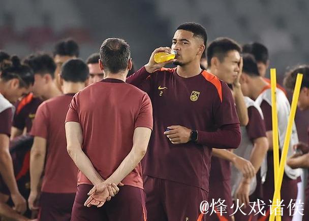 中国足球非血缘归化高薪低能 亟待系统性反思 中国足球非血缘归化高薪低能 亟待系统性反思